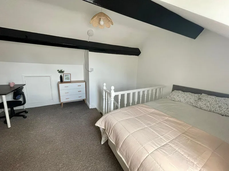 High Street // 4 Bed House // Aug 2026 - Thumbnail 4